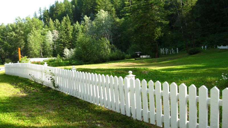 The Complete Guide to Custom Fencing in Calgary